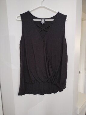 Criss cross front with front bubble hem v neck Bobeau tank